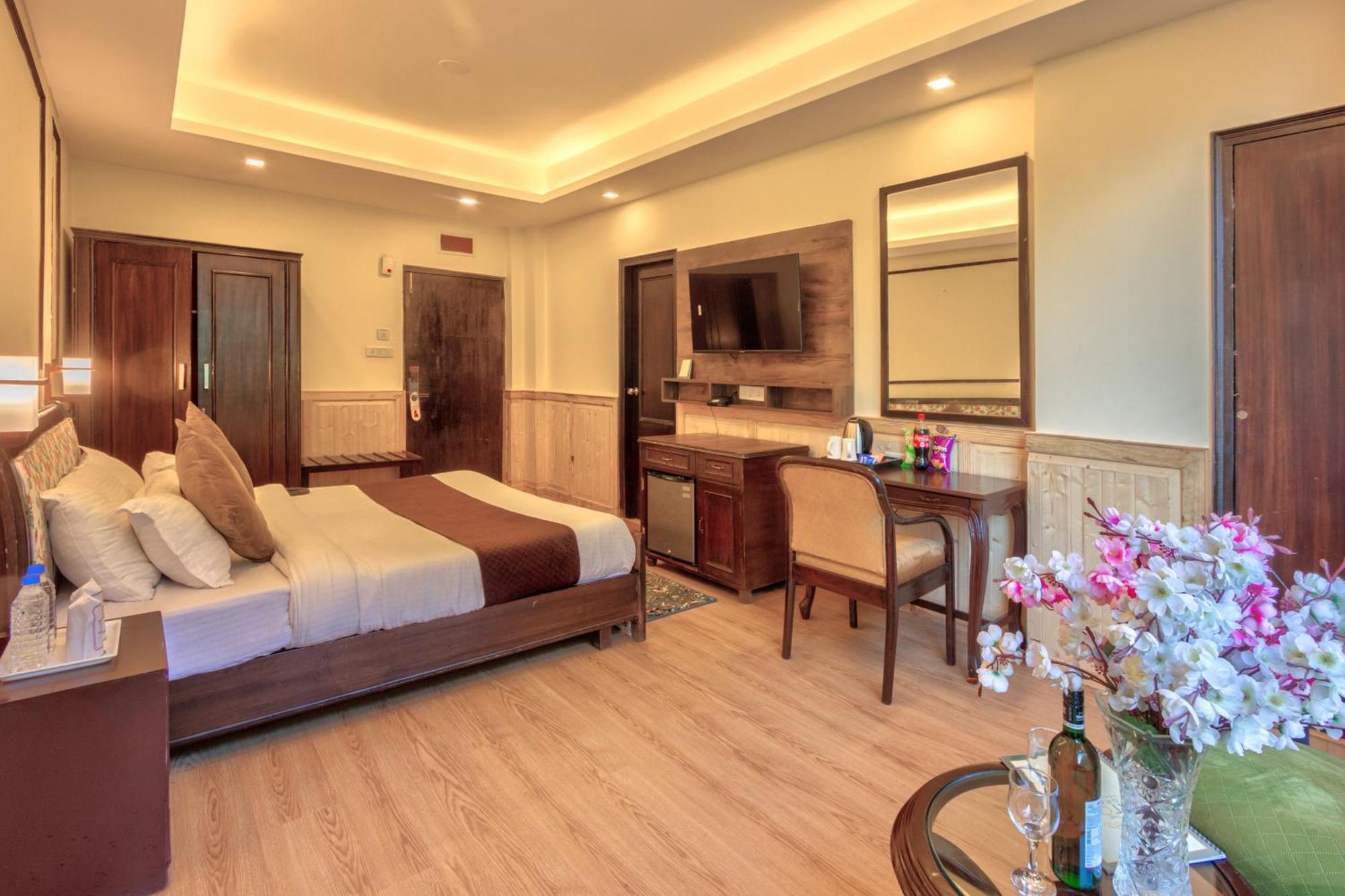 The Katoch Grand Resort Manāli Esterno foto