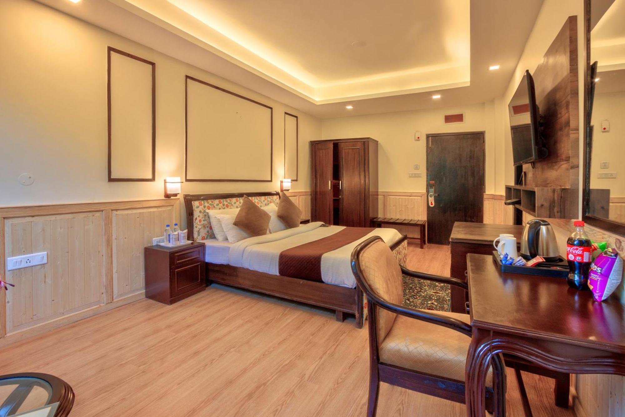 The Katoch Grand Resort Manāli Esterno foto