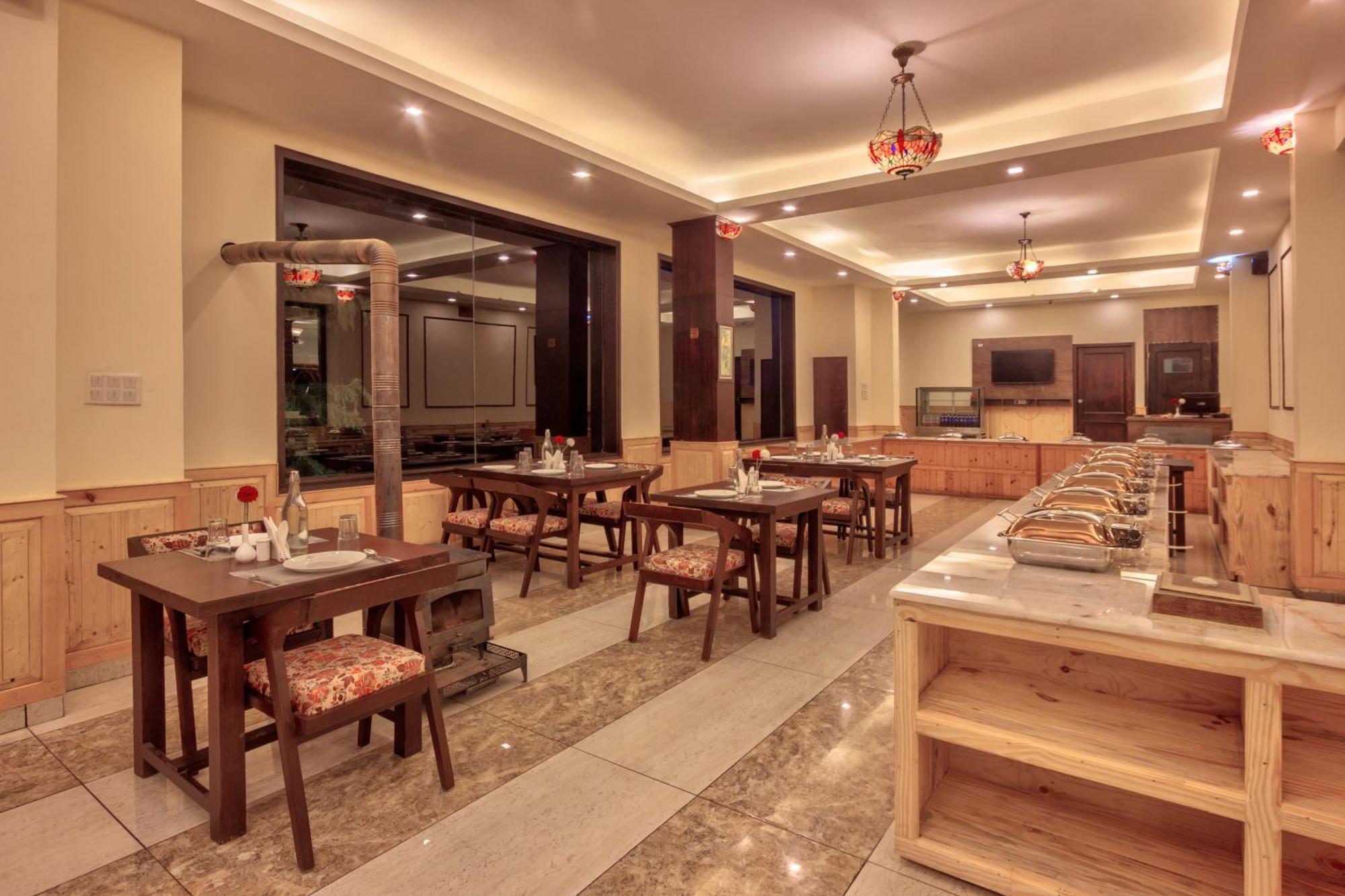 The Katoch Grand Resort Manāli Esterno foto