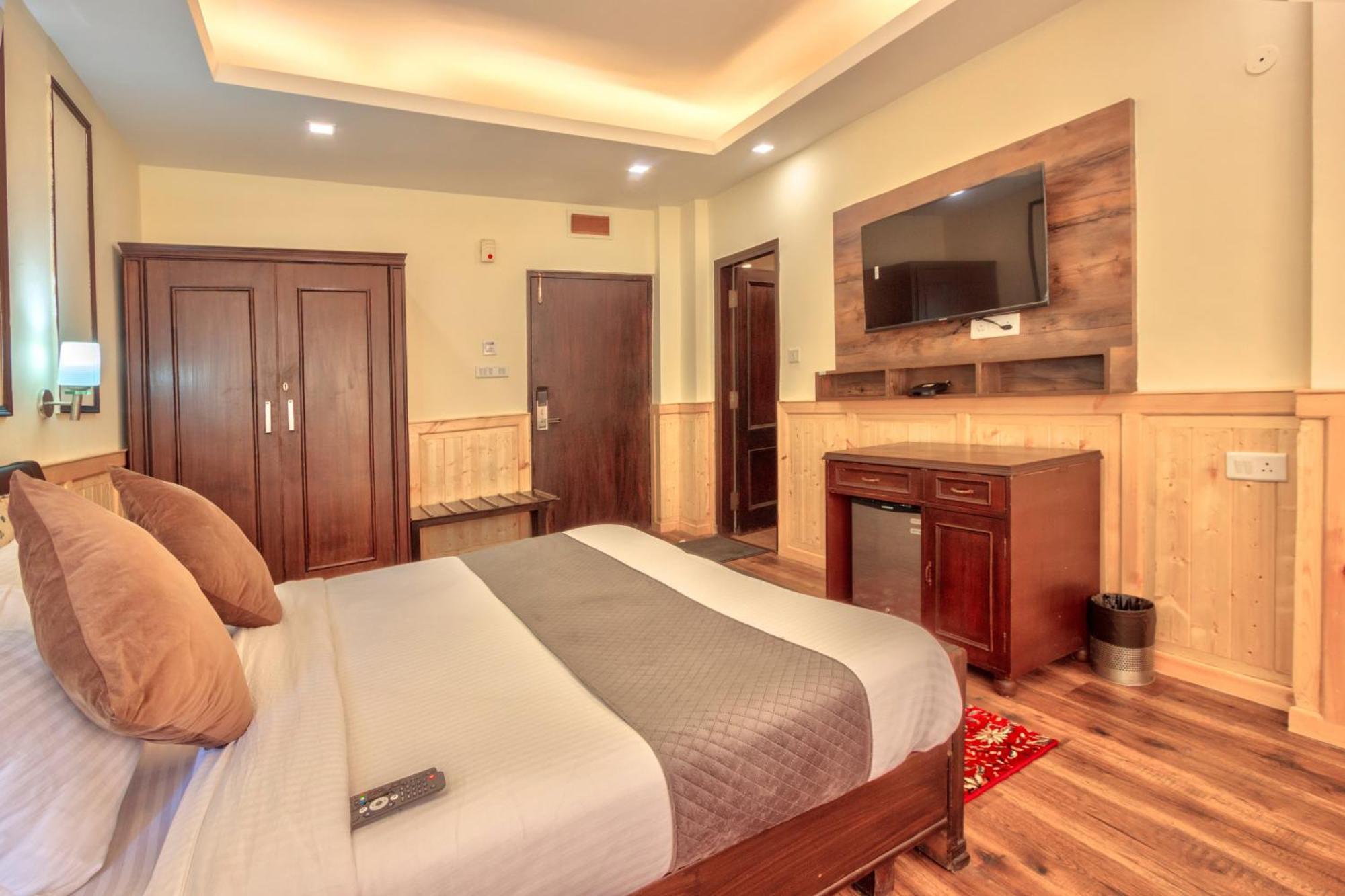The Katoch Grand Resort Manāli Esterno foto